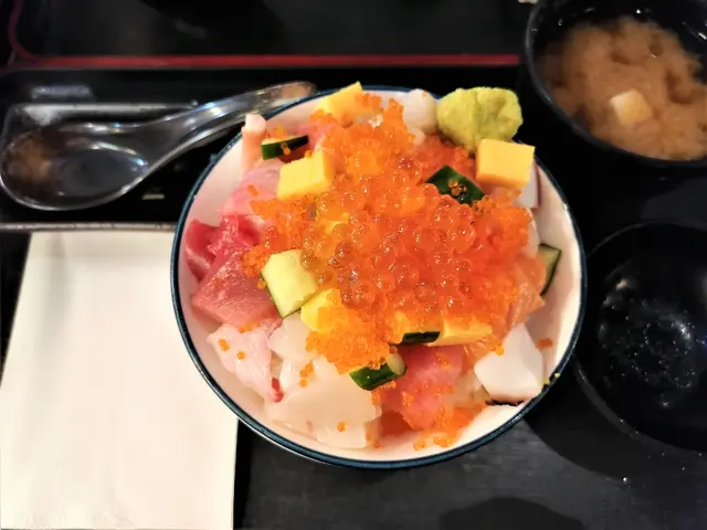 粒粒刺身丼 