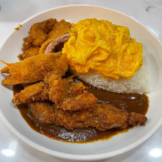 滑蛋咖哩吉列豬扒飯