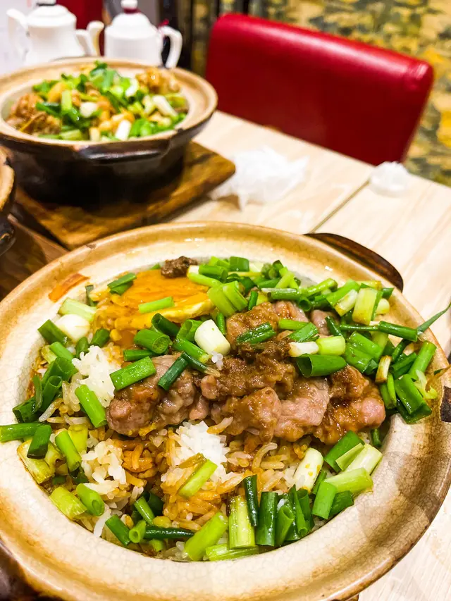 窩蛋牛肉煲仔飯