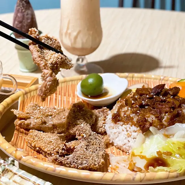 鮮梅豬排滷肉飯