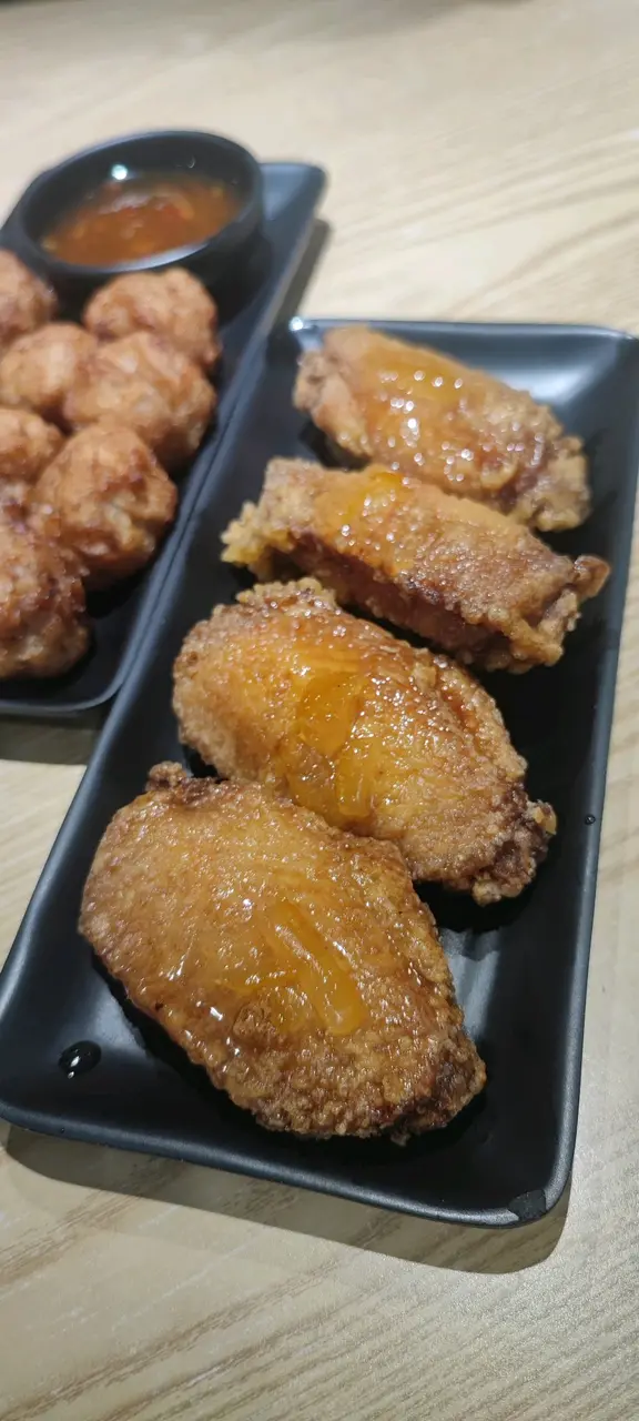 大大隻雞翼配上少許柚子蜜清甜又夾到~抵食又好味