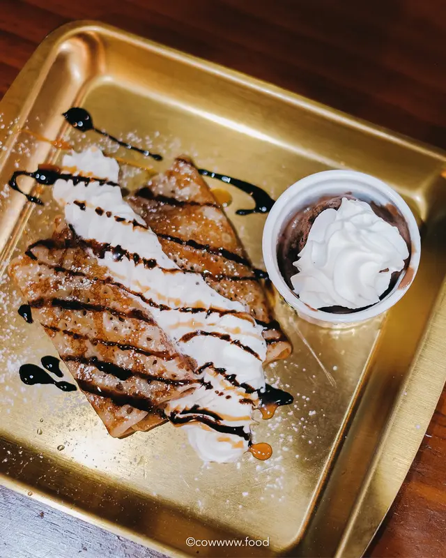 法式草莓甜薄餅配雪糕球