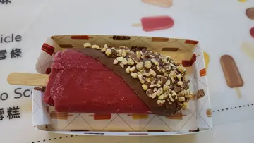 红桑子雪条加牛奶朱古力加榛子