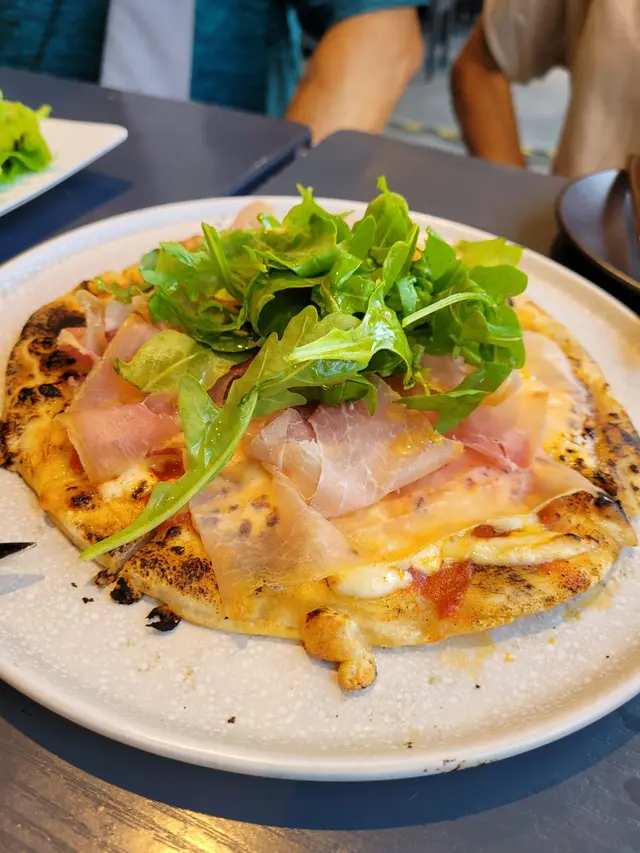 風乾巴馬火腿火箭菜薄餅