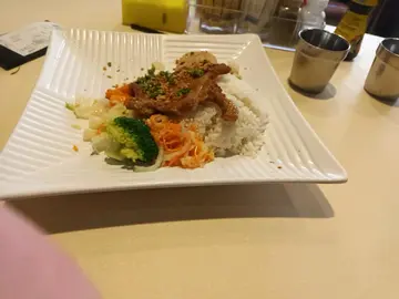 越式香茅豬扒拼扎肉飯