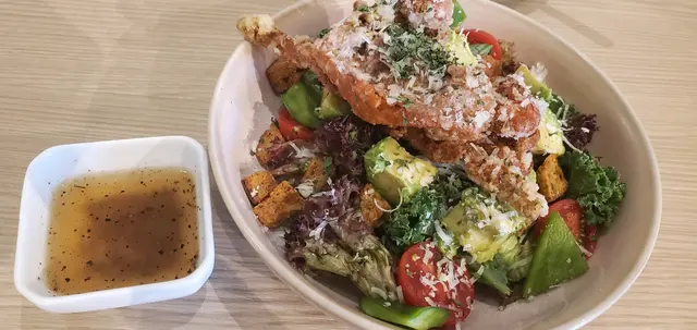 牛油果軟殼蟹沙律