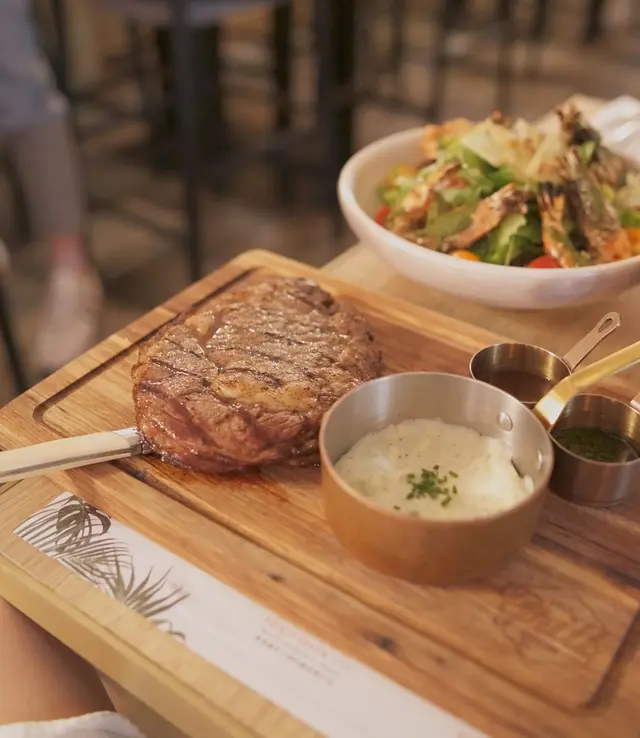 燒美國安格斯肉眼扒配黑松露薯蓉