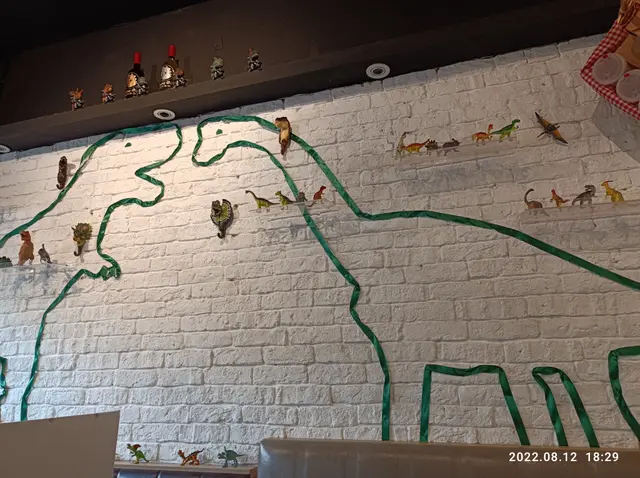 舖頭好新淨, 裝飾好靚, 好多野睇