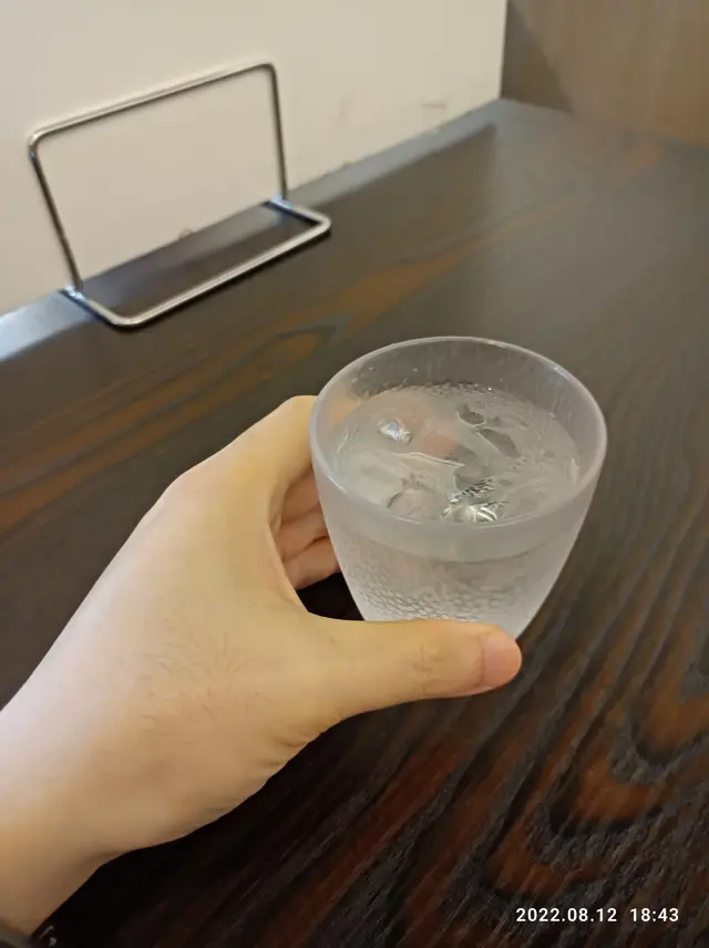 坐低店長/ 老闆, 就俾左杯水我, 仲加冰, 堅係不求其, 有 heart