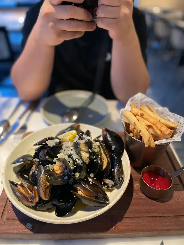 1/2kg    Mussels  and     Fries