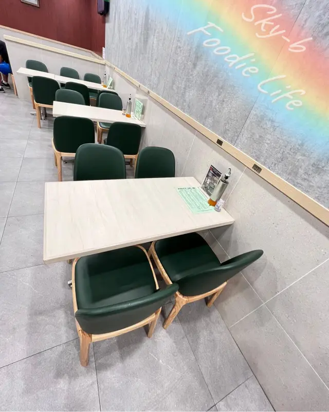 環境闊落，食得舒適