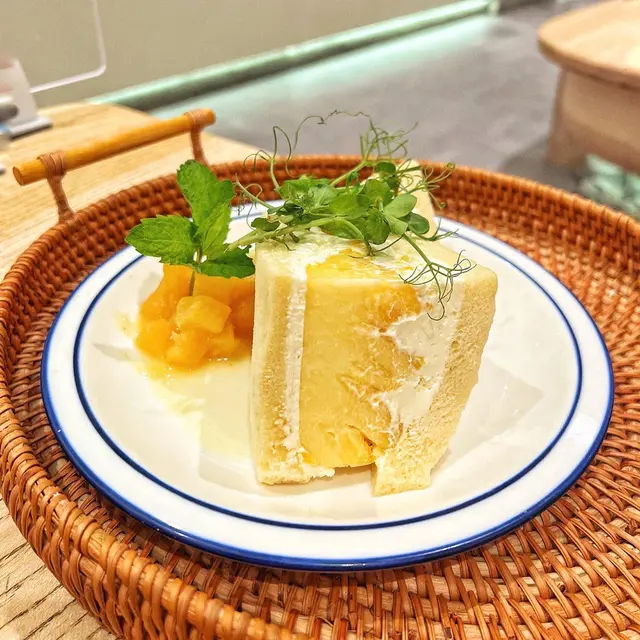 菠蘿忌廉三文治