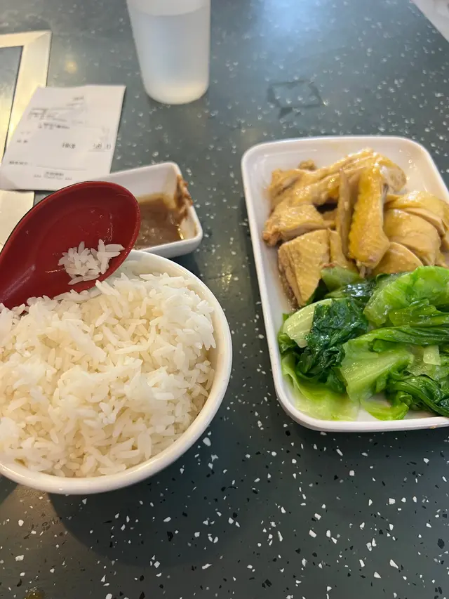Lunch叫咗沙薑雞飯，啲雞好似煲完湯撈上嚟咁