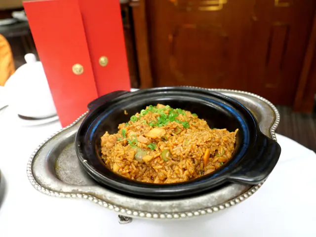 鮑魚海味雞粒窩燒飯