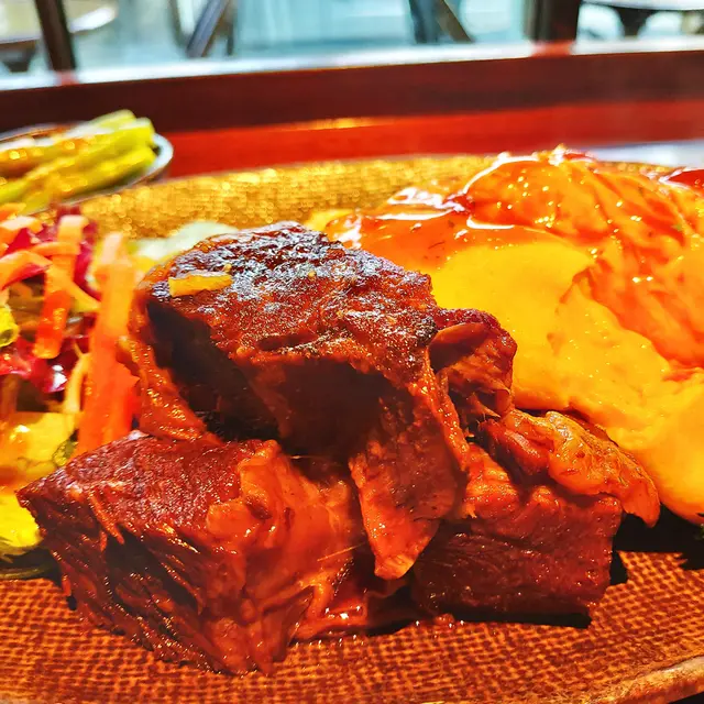 日式紅酒燉牛肉蛋包飯