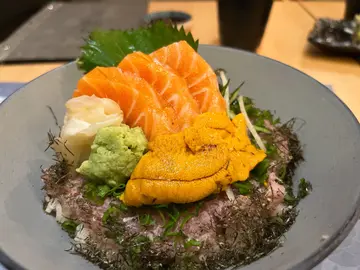 葱海瞻吞鱼蓉三文鱼丼