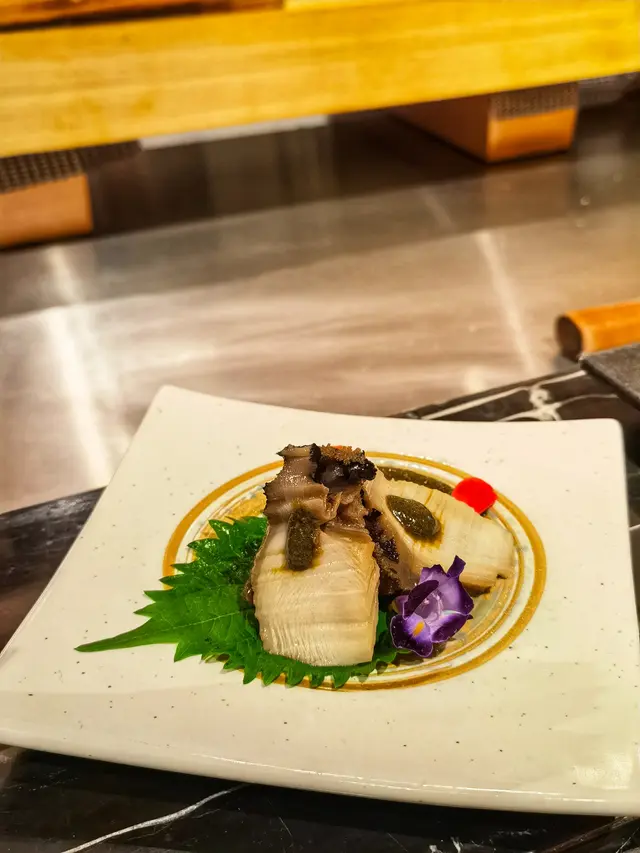 清酒北海道赤鮑魚 (Deluxe Omakase)