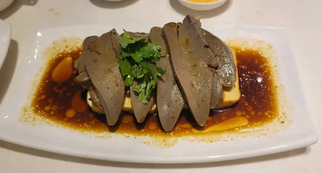 我黎親都要食佢鵝肝，又夠粉，又入味，下面有豆腐伴一伴，無咁漏，多人叫就一齊食，自叫食叫一碟餸飯一流