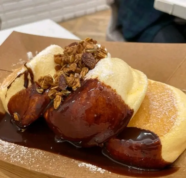 朱古力班戟配自家製穀物