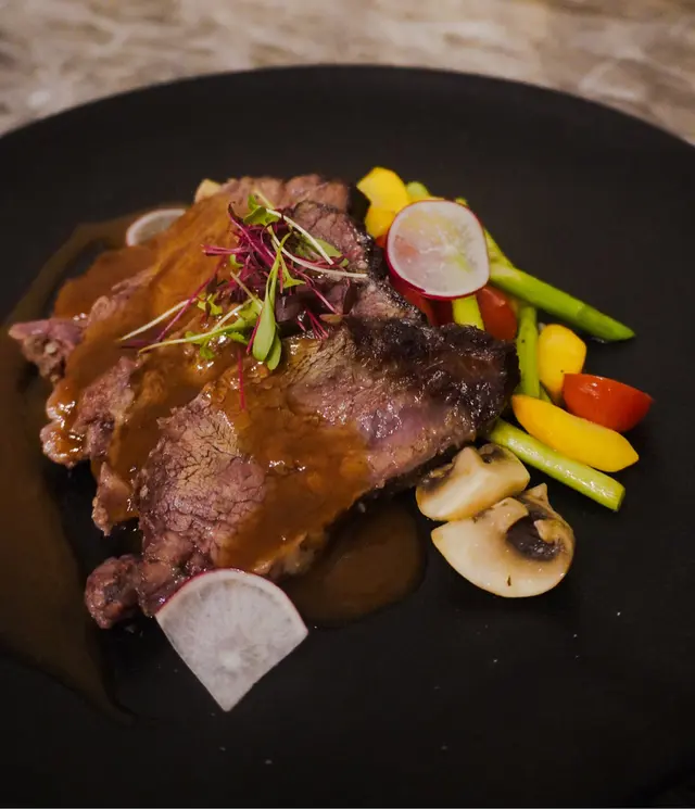 經典雪梨酒燴和牛面頰