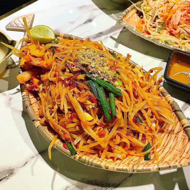 泰式鮮蝦炒金邊粉