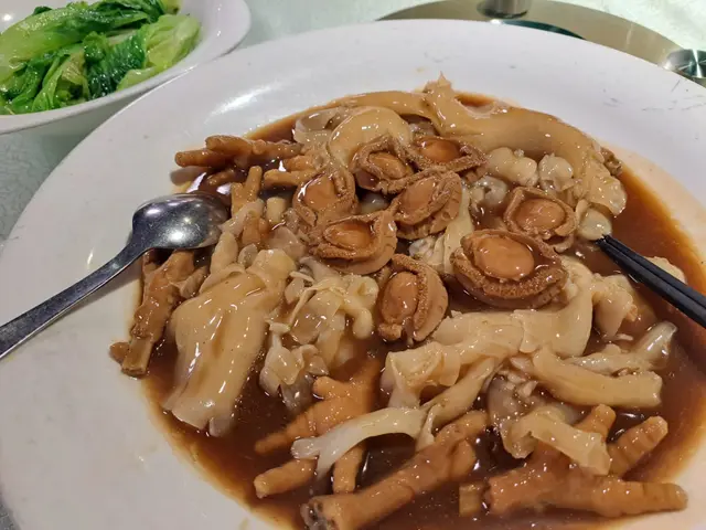 鮑汁花膠雞腳炆鮑魚