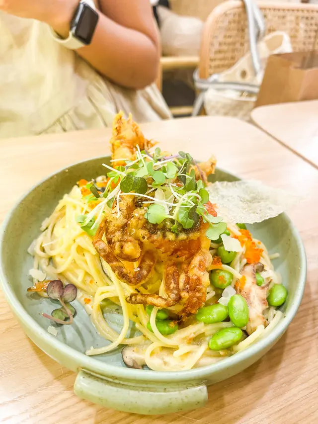 脆炸軟殼蟹鹹蛋黃蟹籽忌廉意大利麵