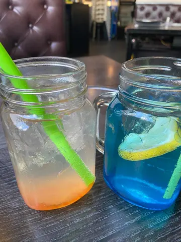 蓝天柠檬气水 & 蜜桃梳打气水