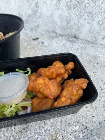 唐扬炸鸡配黑椒蛋黄酱