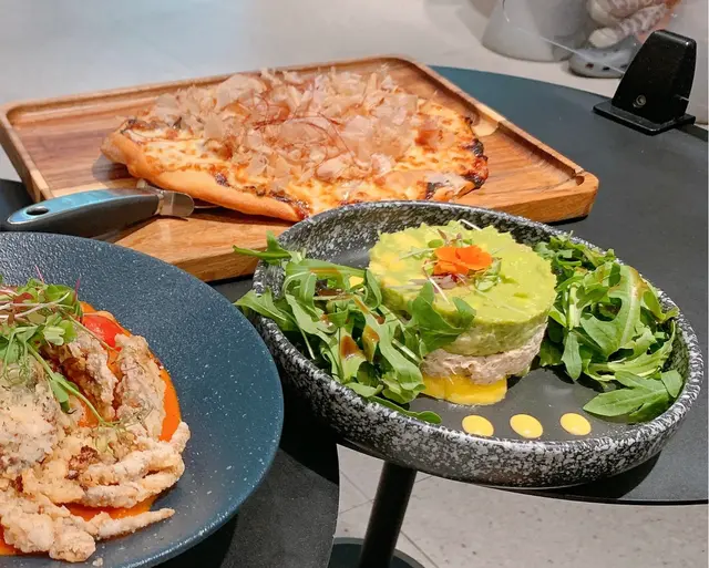 Pizza邊硬到好難切得開