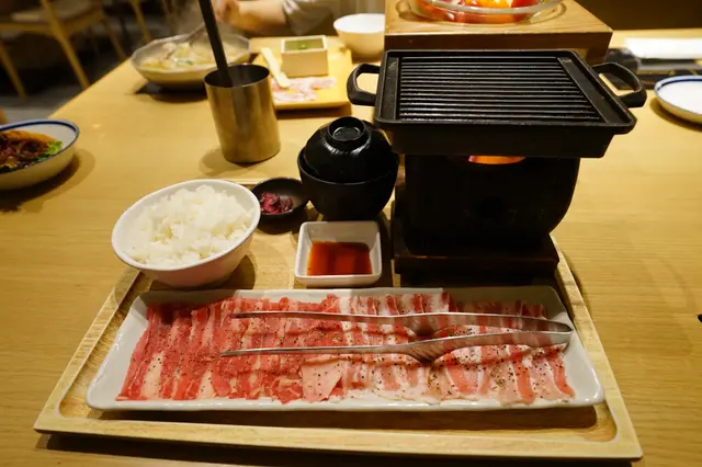 燒肉定食(豬肉片&肥牛片)