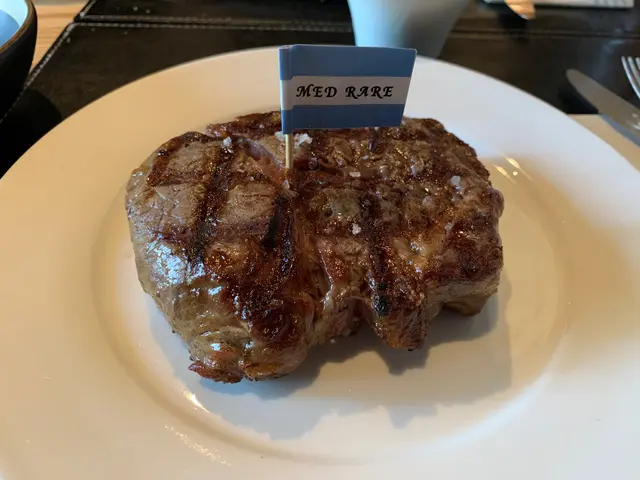 油脂較多,肉質較嫩滑