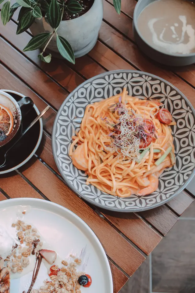 Asparagus,  Cherry  Tomatoes,  Prawn  Homemade  Pasta  with  Pink  Sauce