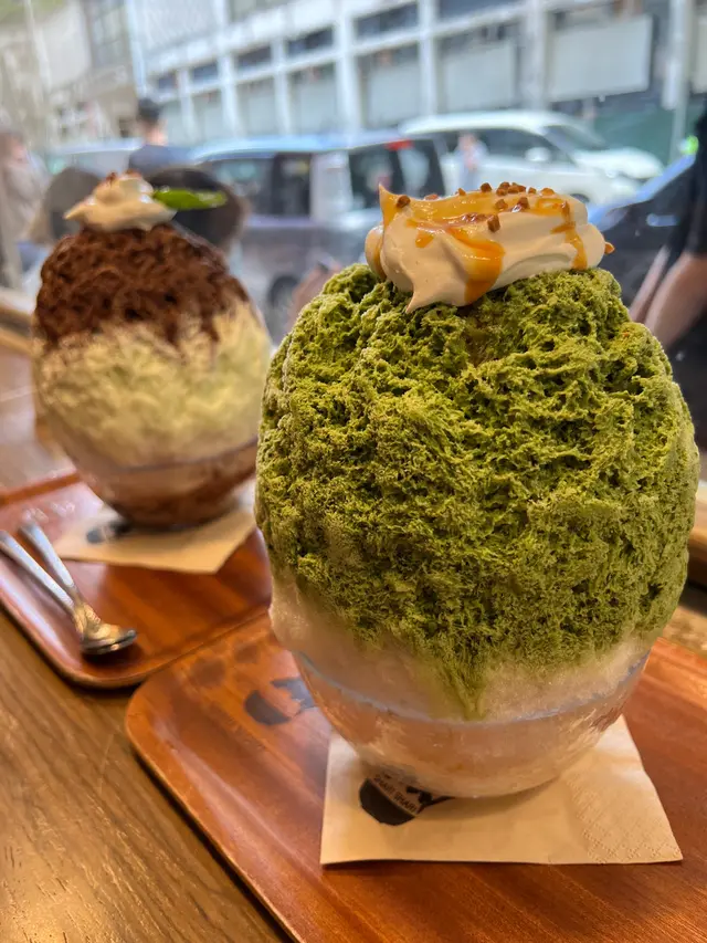 Matcha  caramel  &  Mint  chocolate  