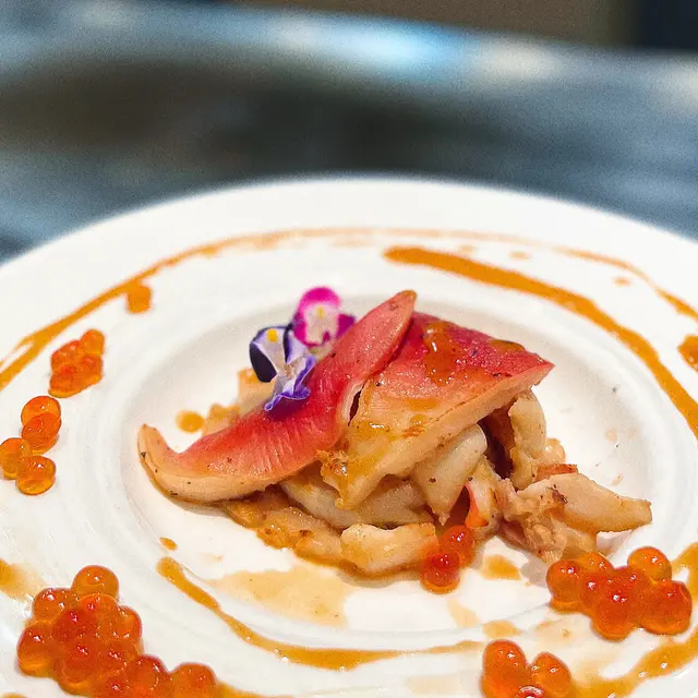 第一次見咁新鮮咁大塊嘅北寄貝,擺盤成個藝術品咁💕北寄貝唔使做過多嘅調味都已經有好鮮甜嘅味道😛肉質都幾厚身