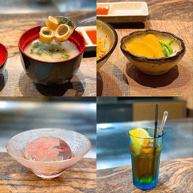 味噌湯味道唔會太鹹,啱啱好🥣入面就有昆布、豆腐等等😙;香之物就係一啲醃製類蔬菜,食返一兩件剛好解膩🥢;甜品嘅部份係靚靚櫻花水信玄餅,夢幻晶凝剔透嘅和果子🌸入口即化;最後飲返杯檸檬茶,清新滿足🍋