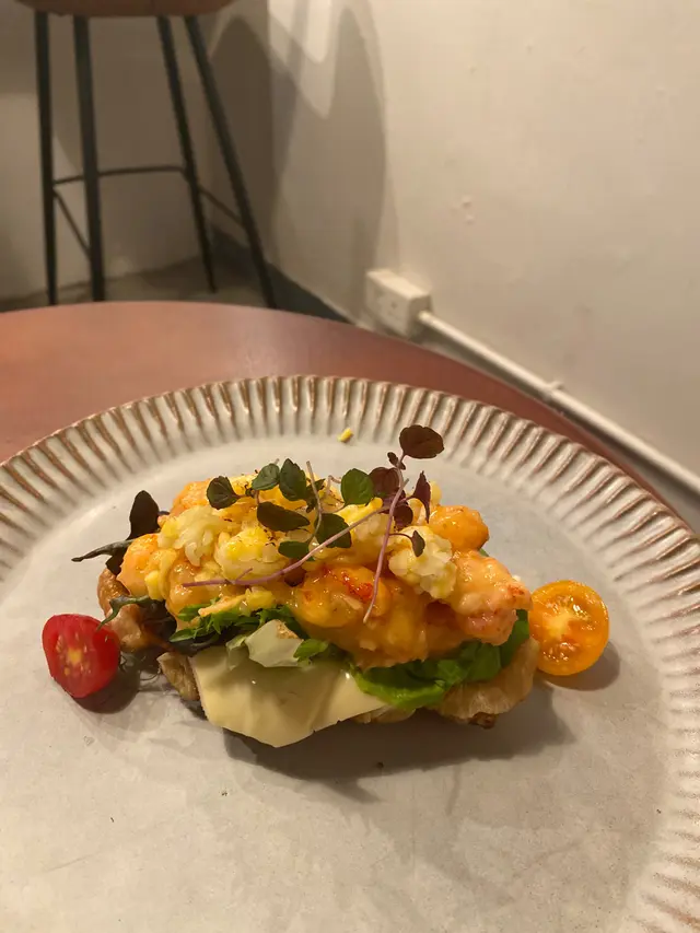 Lobster salad & cheese croffle