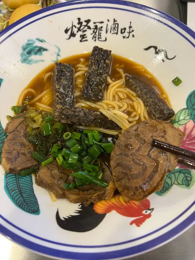 米血糕米線牛筋肉