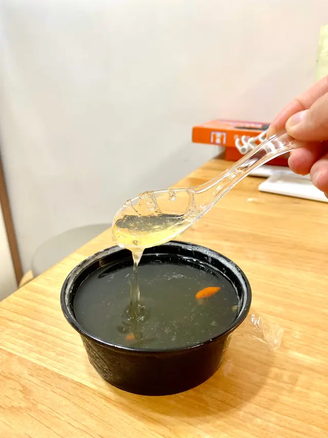 蜂蜜菊花杞子燉雪燕