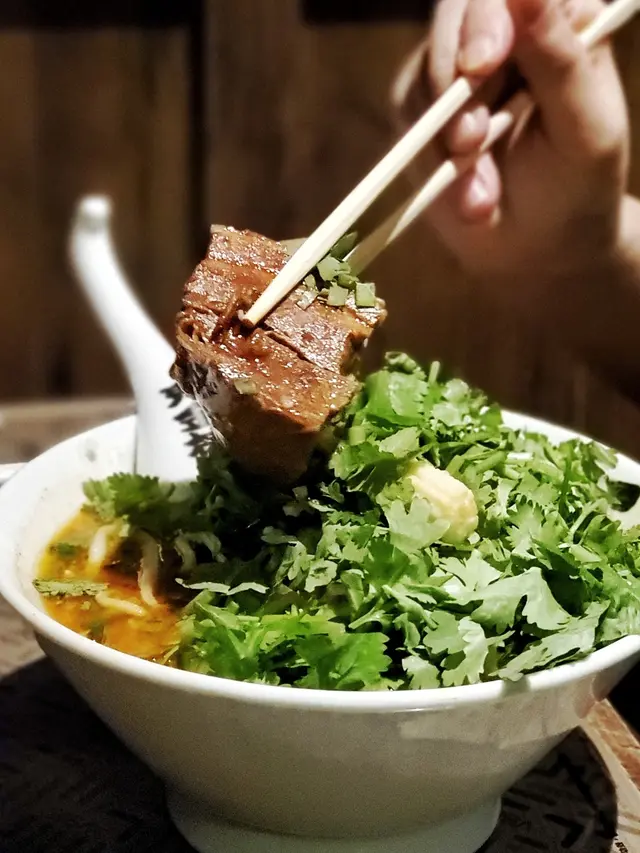 芫茜辣麻味噌拉麵