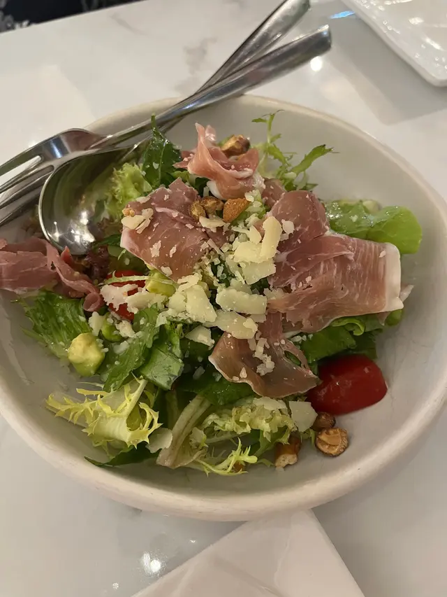 巴馬火腿牛油果沙律