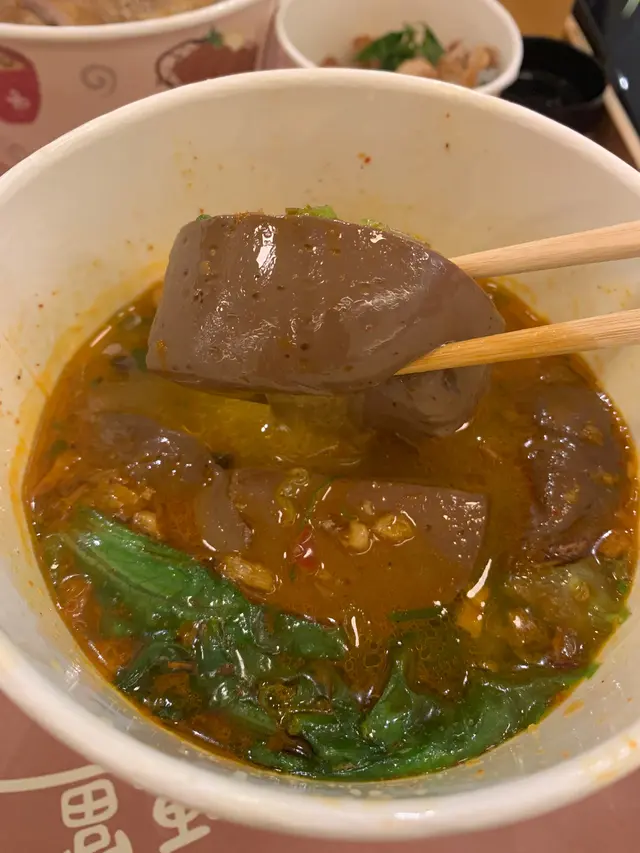麻辣鴨血肉燥寬粉