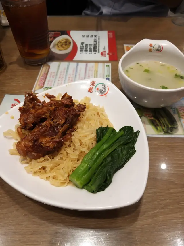 秘製豬軟骨撈粗麵