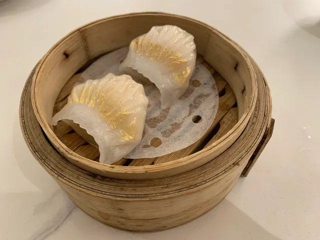 金箔外皮見到內饀，矜貴吸引