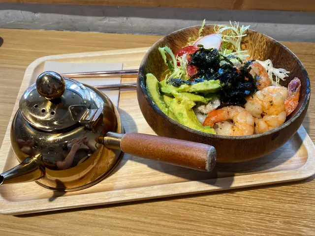 龍蝦湯配牛油果大蝦稻庭烏冬