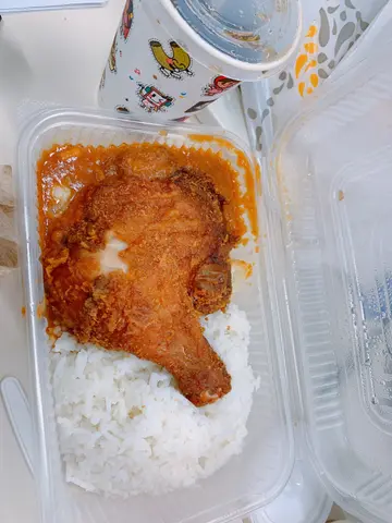 洋葱汁炸鸡髀饭配可乐