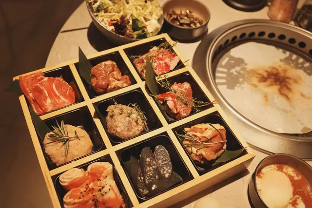 炙燒混肉九宮格