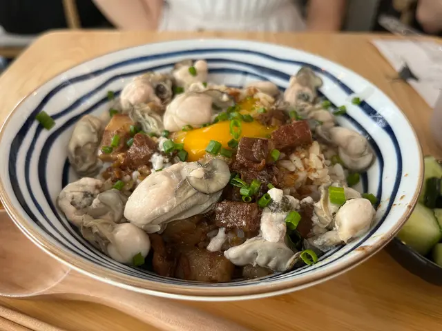 月見蚵仔魯肉飯