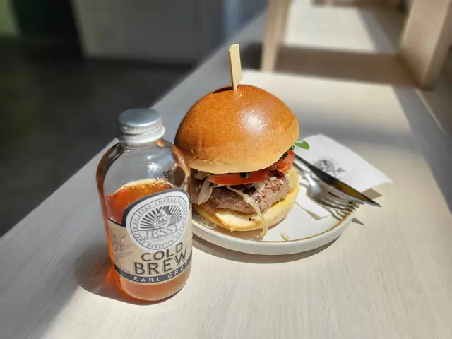 Earl  grey  +  burger  