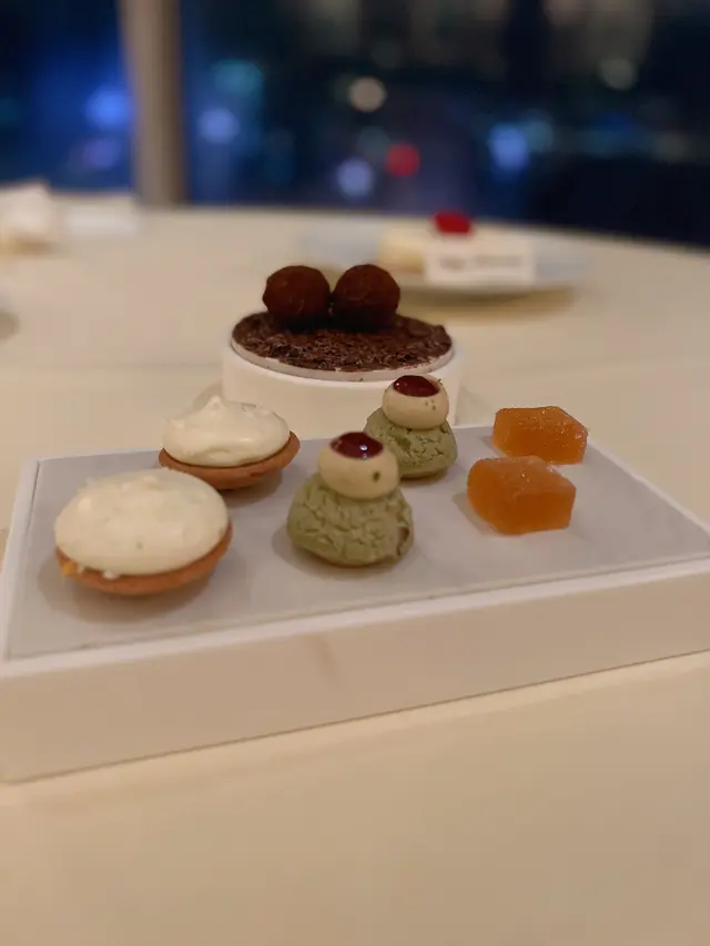 Petit fours